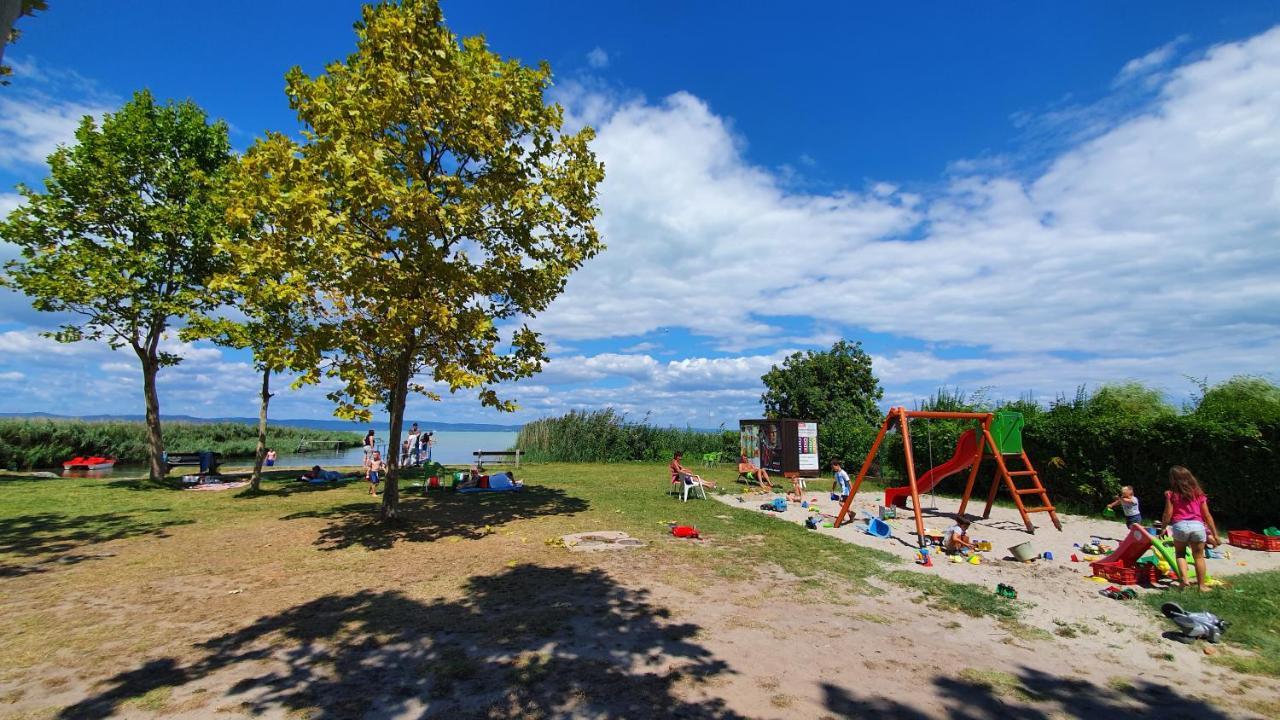 Wellapartman Zamárdi Exteriör bild